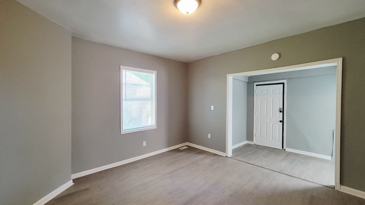 618 Douglas St - Photo 2 of 13