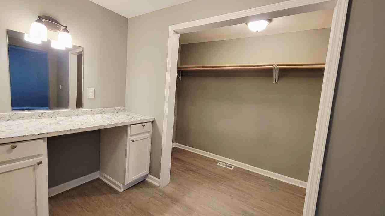 618 Douglas St - Photo 3 of 13