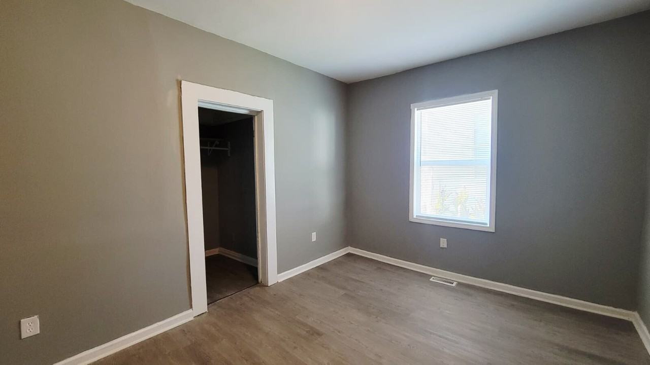 618 Douglas St - Photo 4 of 13