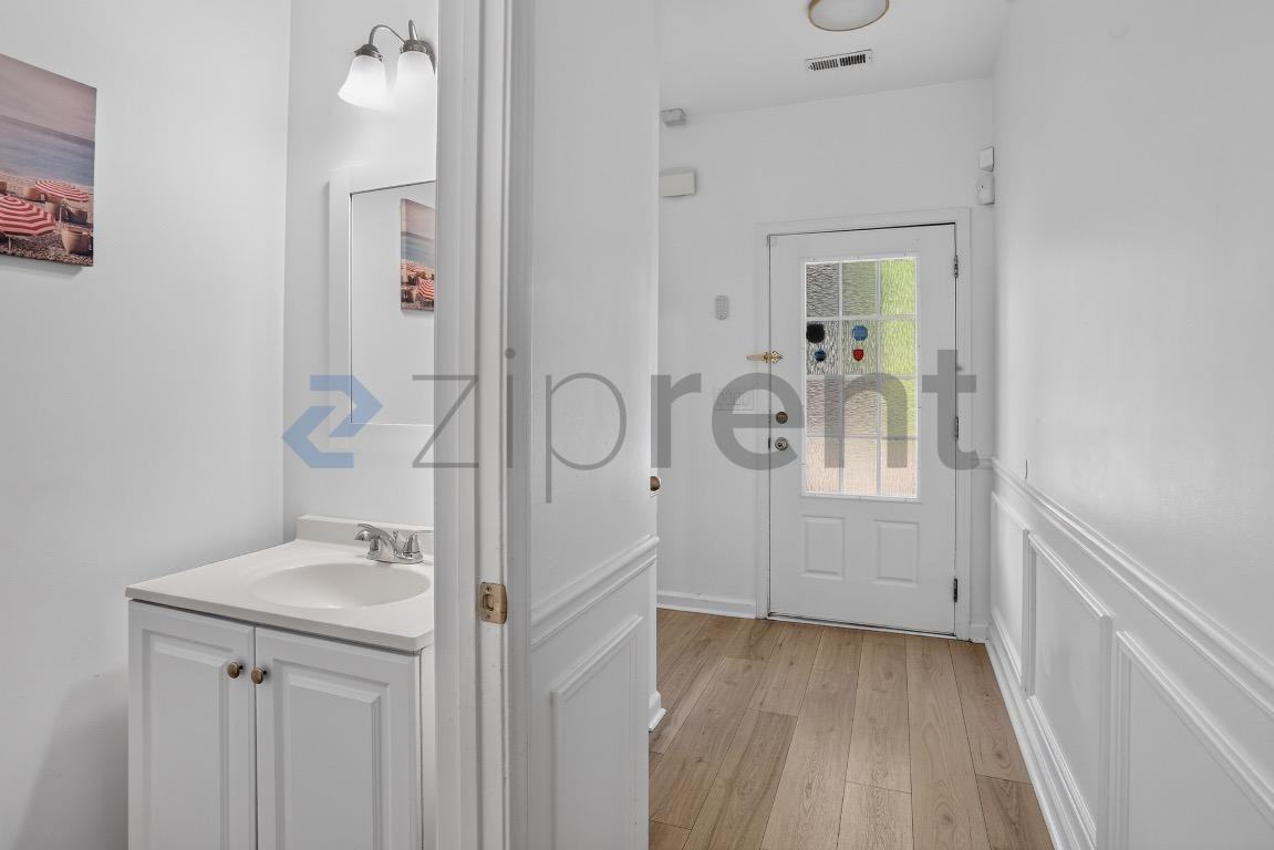 4251 Youngstown Cir - Photo 4 of 19