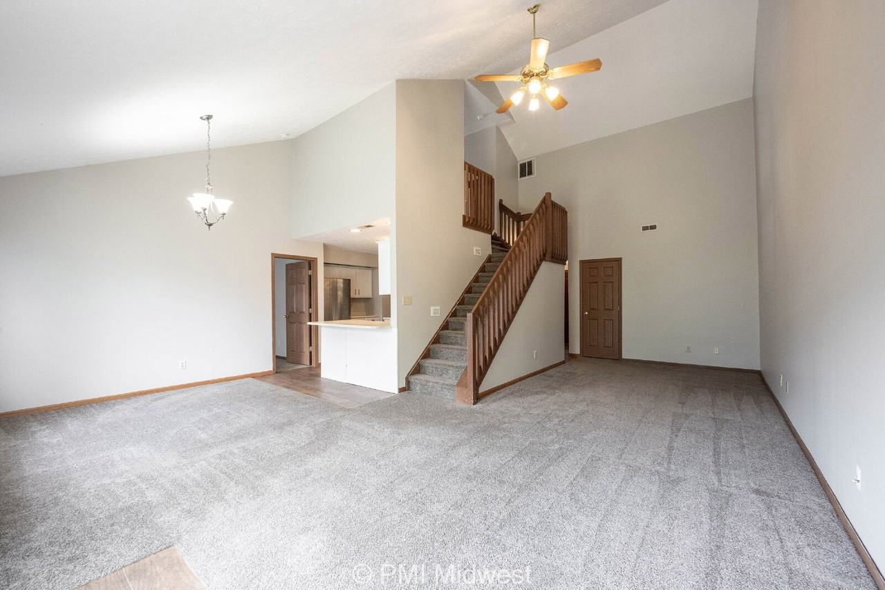 1092 Cobra Dr - Photo 6 of 33