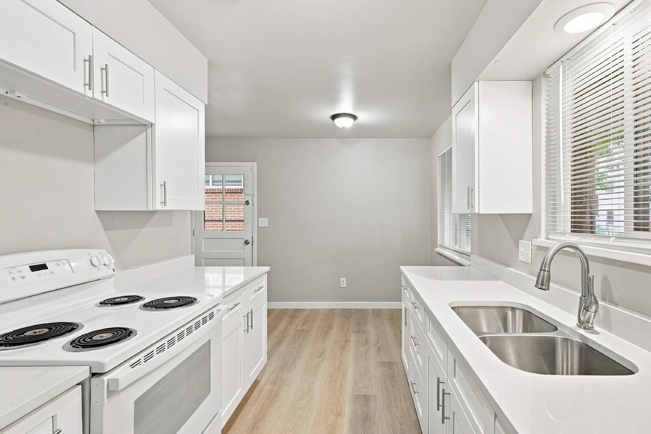 5565 S Delaware St #5565 - Photo 2 of 38