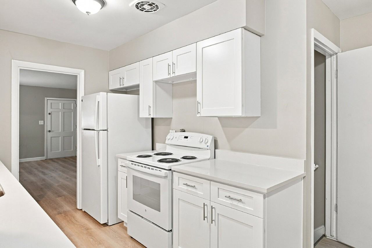 5565 S Delaware St #5565 - Photo 3 of 38