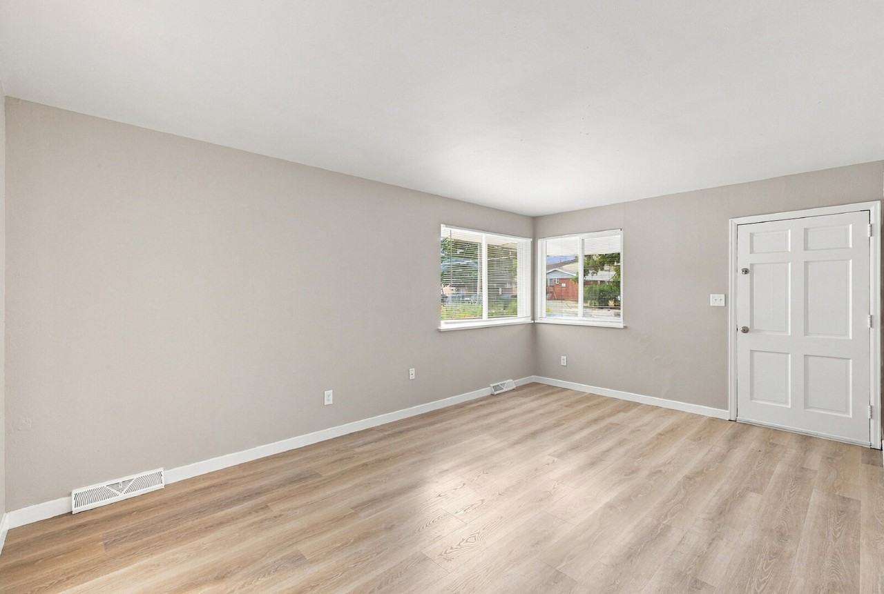 5565 S Delaware St #5565 - Photo 5 of 38