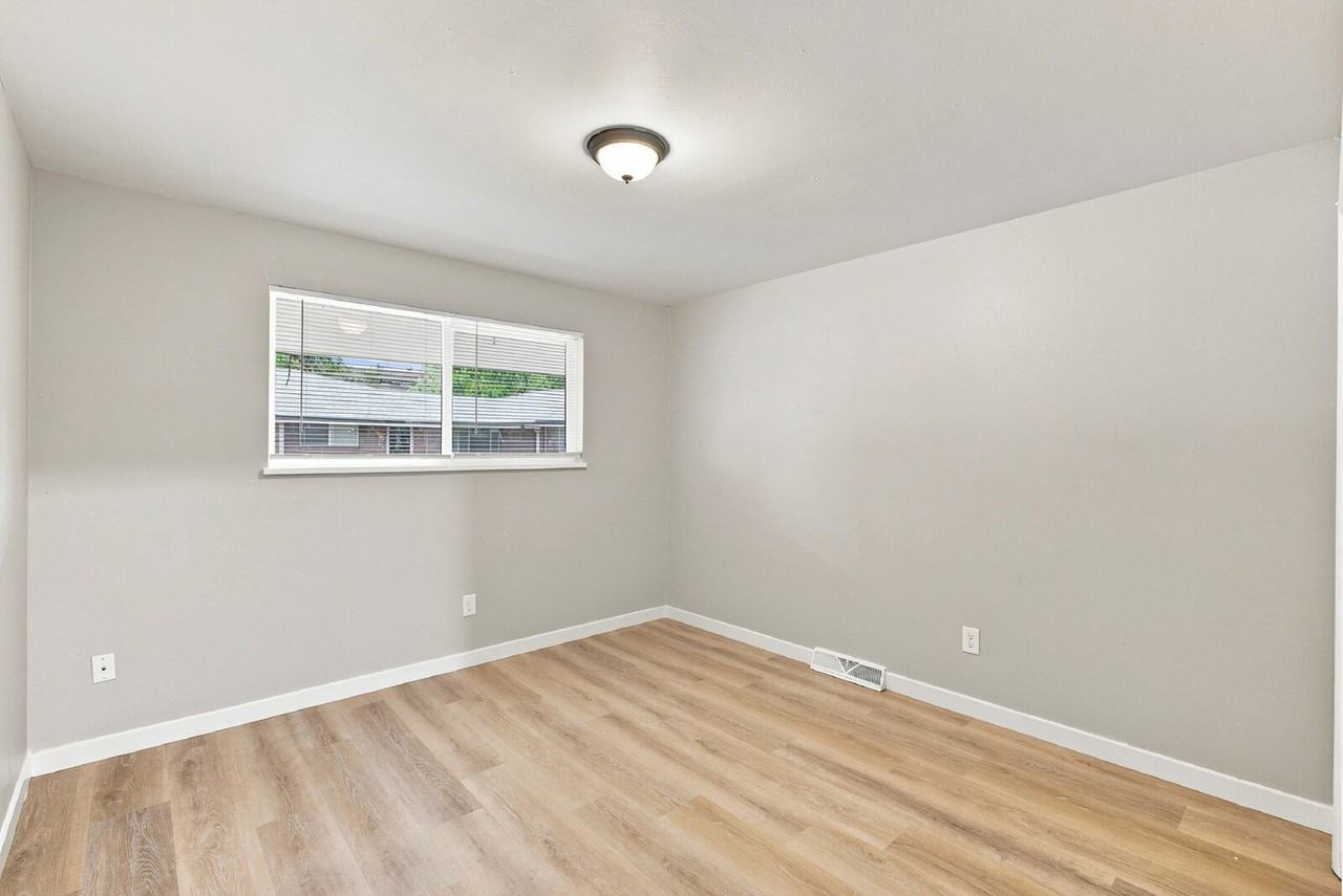 5565 S Delaware St #5565 - Photo 7 of 38