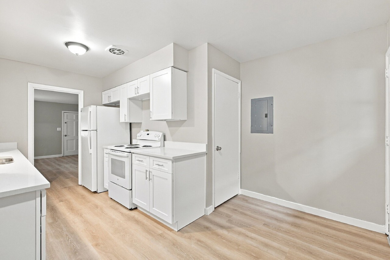 5565 S Delaware St #5565 - Photo 6 of 40