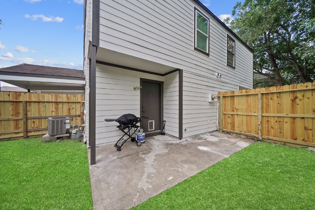 4605 Orange Cir N - Photo 5 of 15