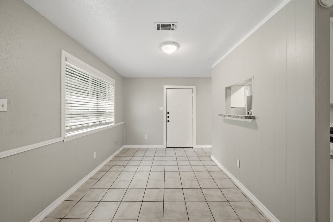 4605 Orange Cir N - Photo 6 of 15