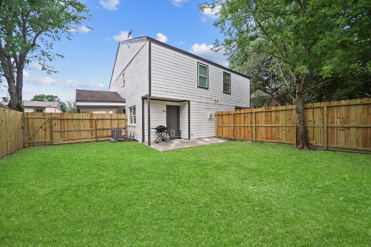 4605 Orange Cir N - Photo 7 of 15