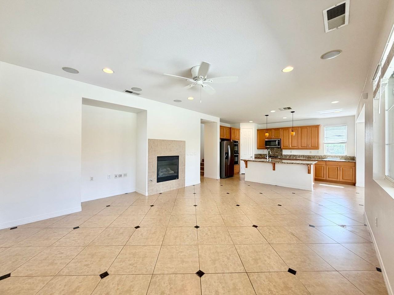 73435 Travers St - Photo 3 of 32