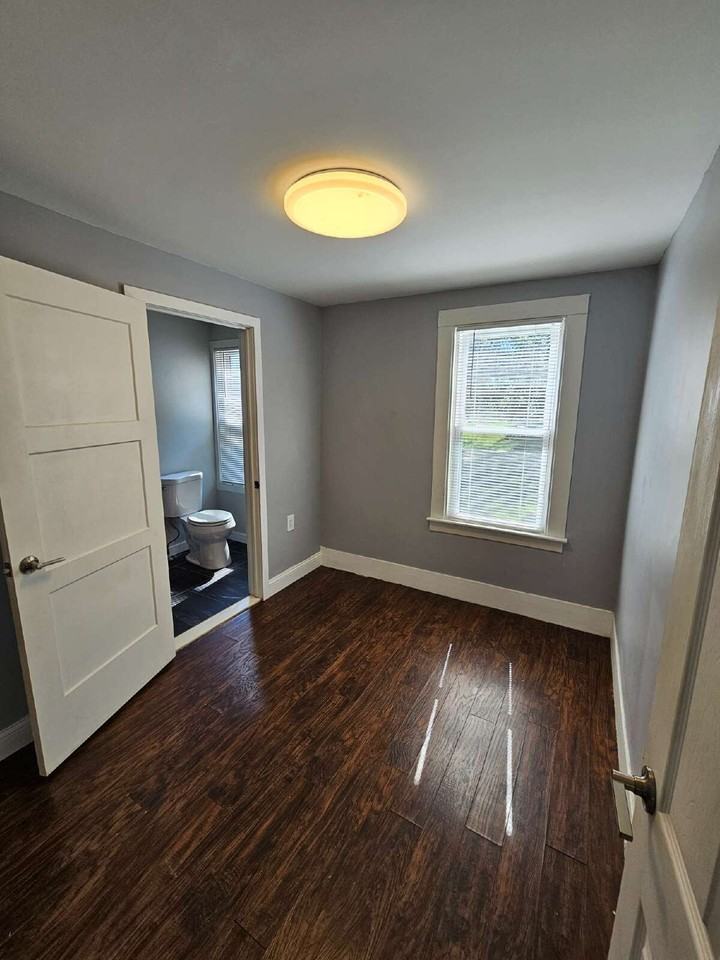 50770 Jefferson Ave - Photo 3 of 17
