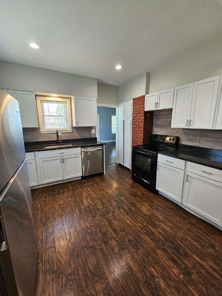 50770 Jefferson Ave - Photo 7 of 17