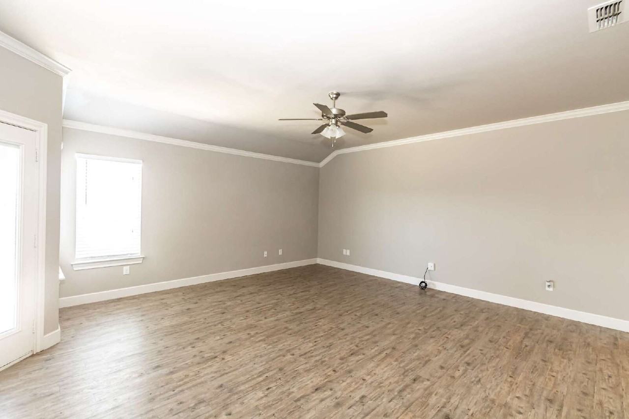 9805 Ave V - B - Photo 3 of 25