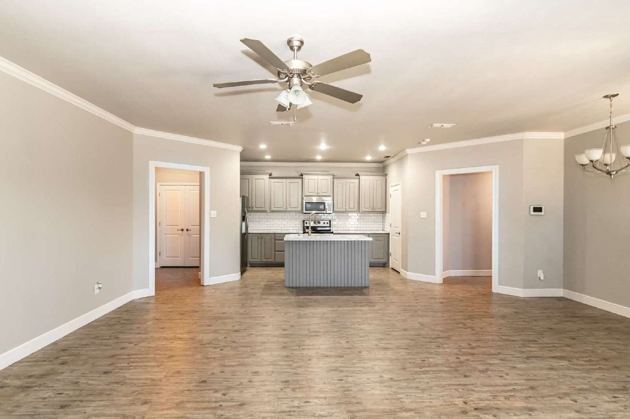9805 Ave V - B - Photo 5 of 25