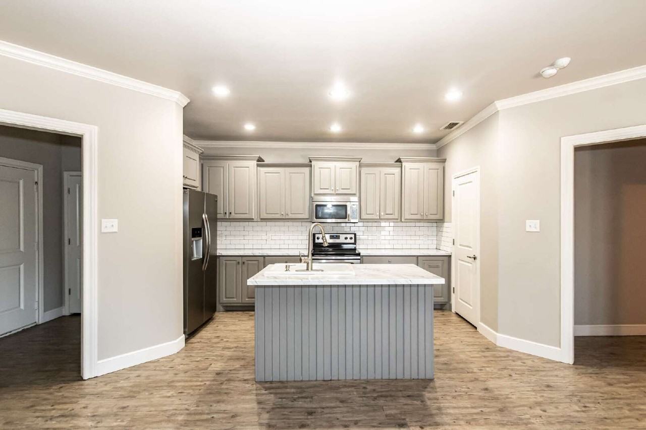 9805 Ave V - B - Photo 7 of 25