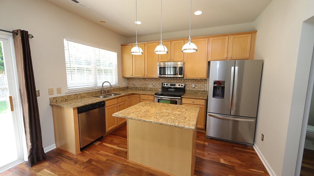 7400 Lagrange Dr - Photo 3 of 14