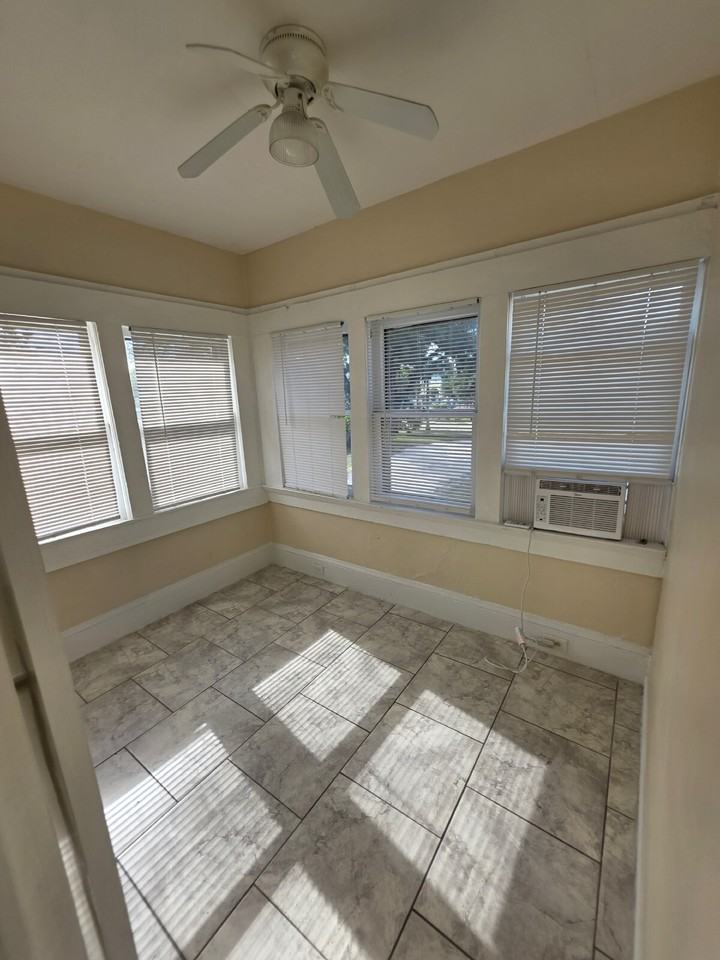 2138 Victoria Ave - Photo 3 of 6