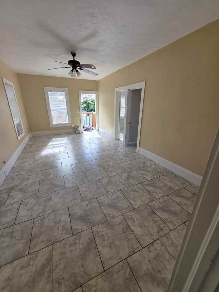 2138 Victoria Ave - Photo 4 of 6