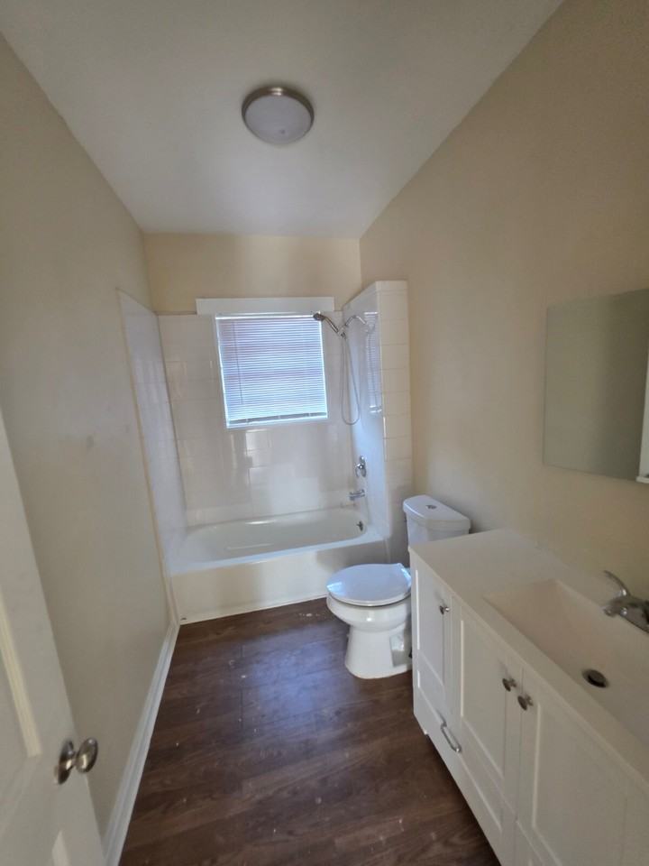 2138 Victoria Ave - Photo 5 of 6