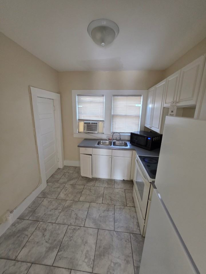 2138 Victoria Ave - Photo 6 of 6