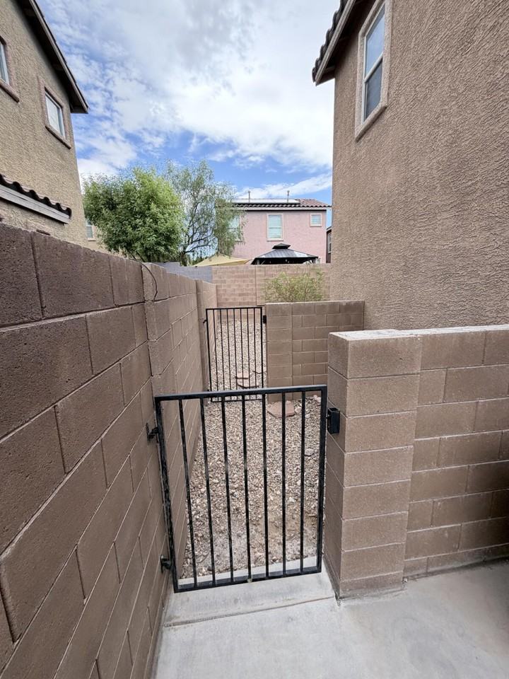 9118 Wine Cellar Ave - Photo 4 of 41
