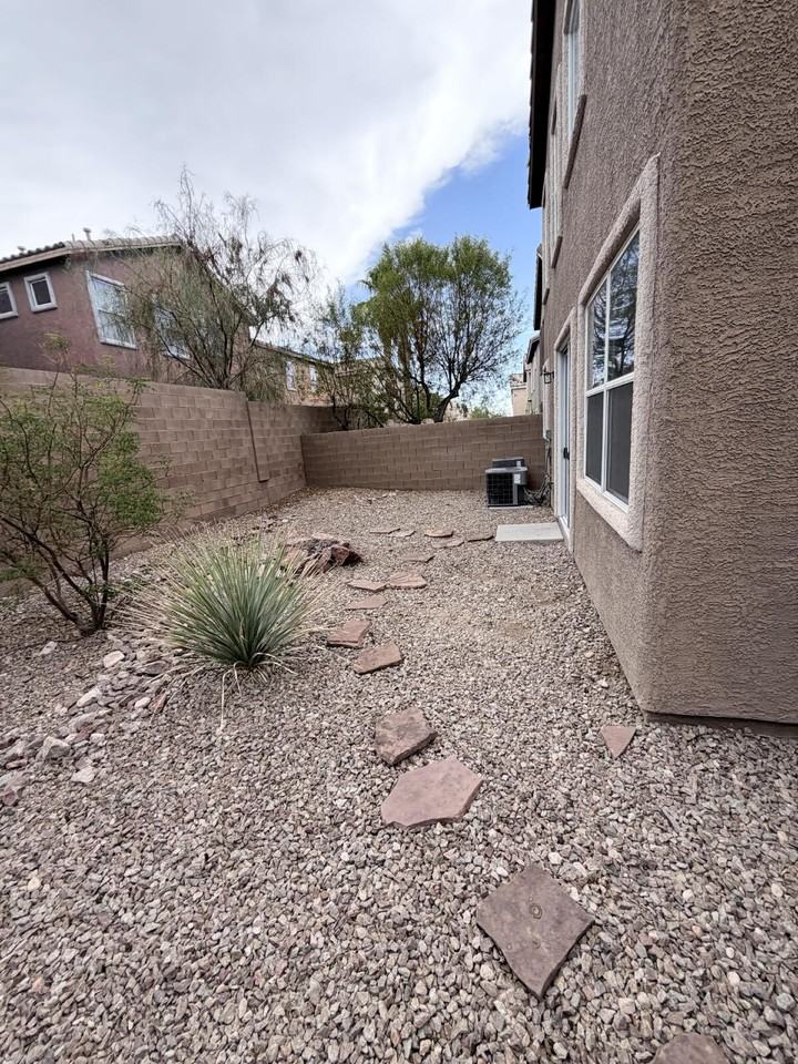 9118 Wine Cellar Ave - Photo 5 of 41