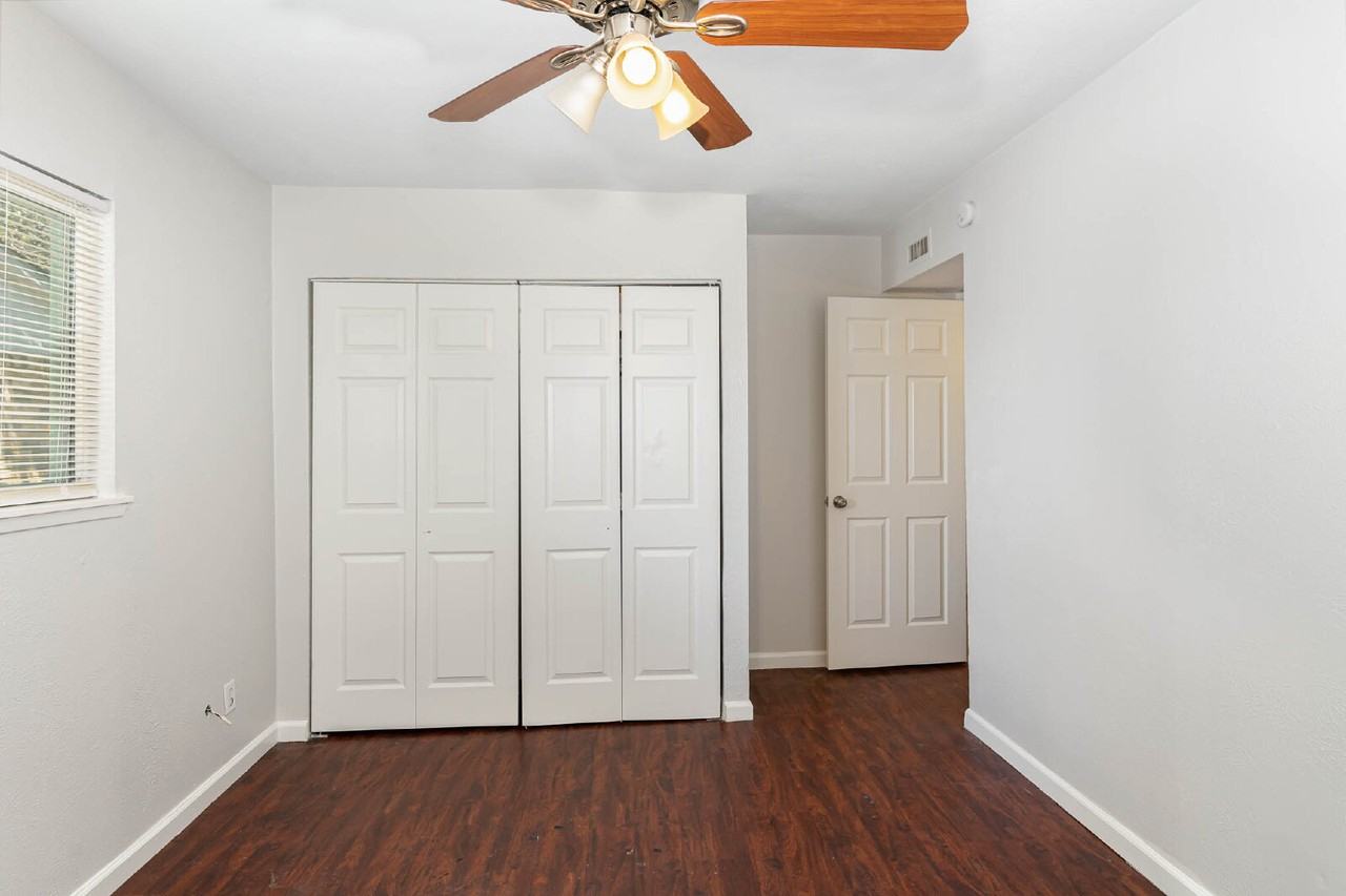 4220 Yellowleaf Dr - Photo 5 of 26