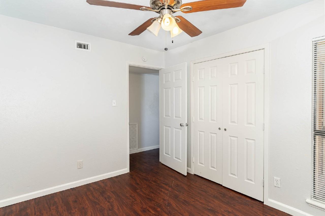 4220 Yellowleaf Dr - Photo 7 of 26