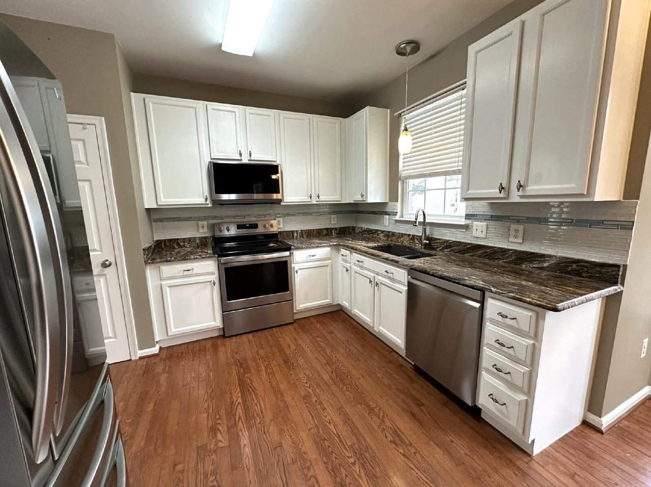 16 Bowie Mill Ave - Photo 7 of 26