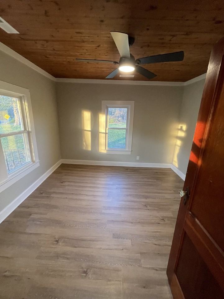 574 Duke Whittaker Rd - Photo 5 of 17