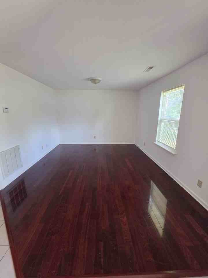 604 41st Ave N #C - Photo 2 of 5