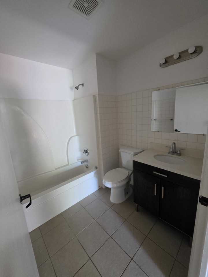 604 41st Ave N #C - Photo 4 of 5