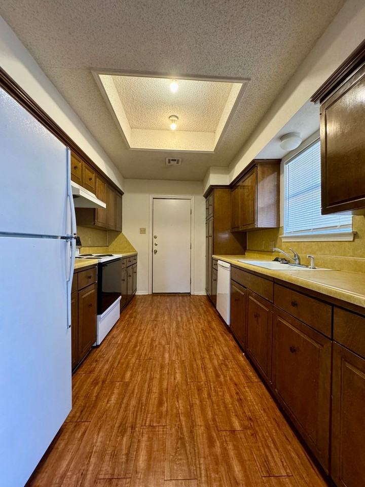 5727 Roxanne Dr - Photo 5 of 11