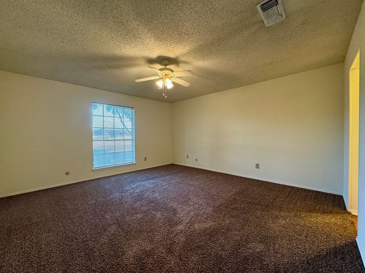 5727 Roxanne Dr - Photo 6 of 11