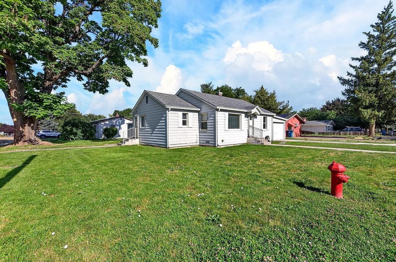 2624 College Ave - Photo 2 of 15