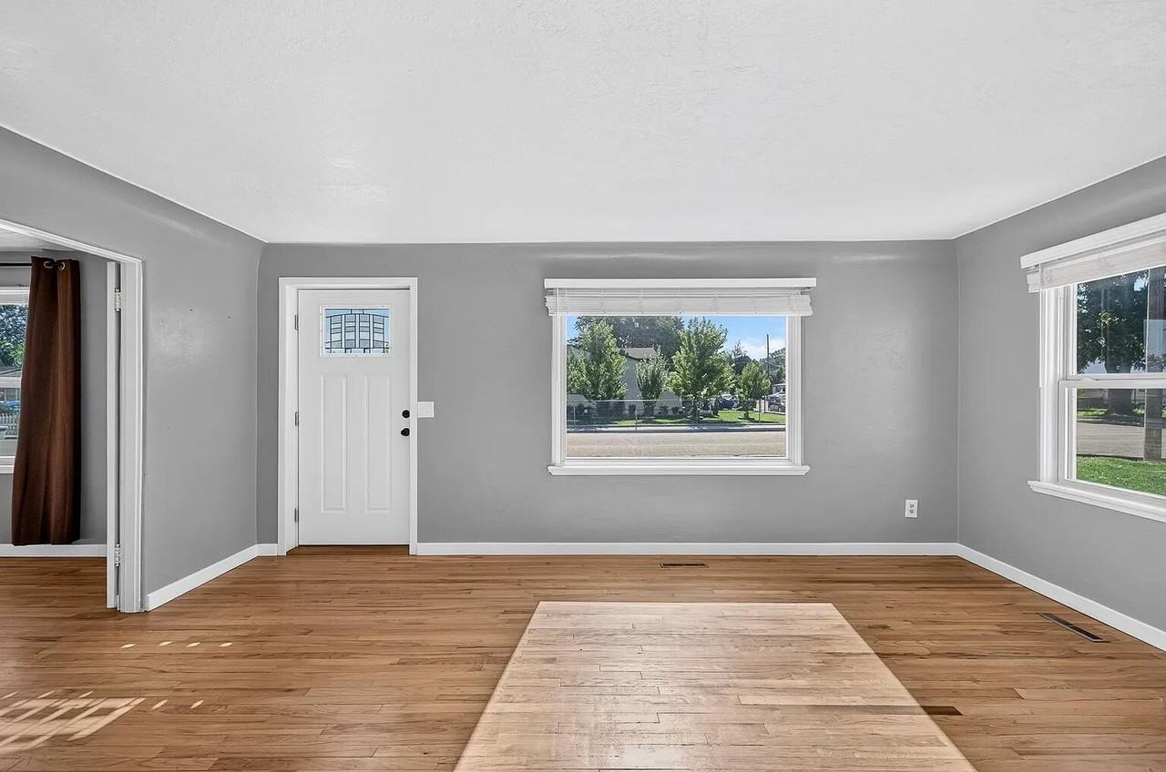 2624 College Ave - Photo 3 of 15