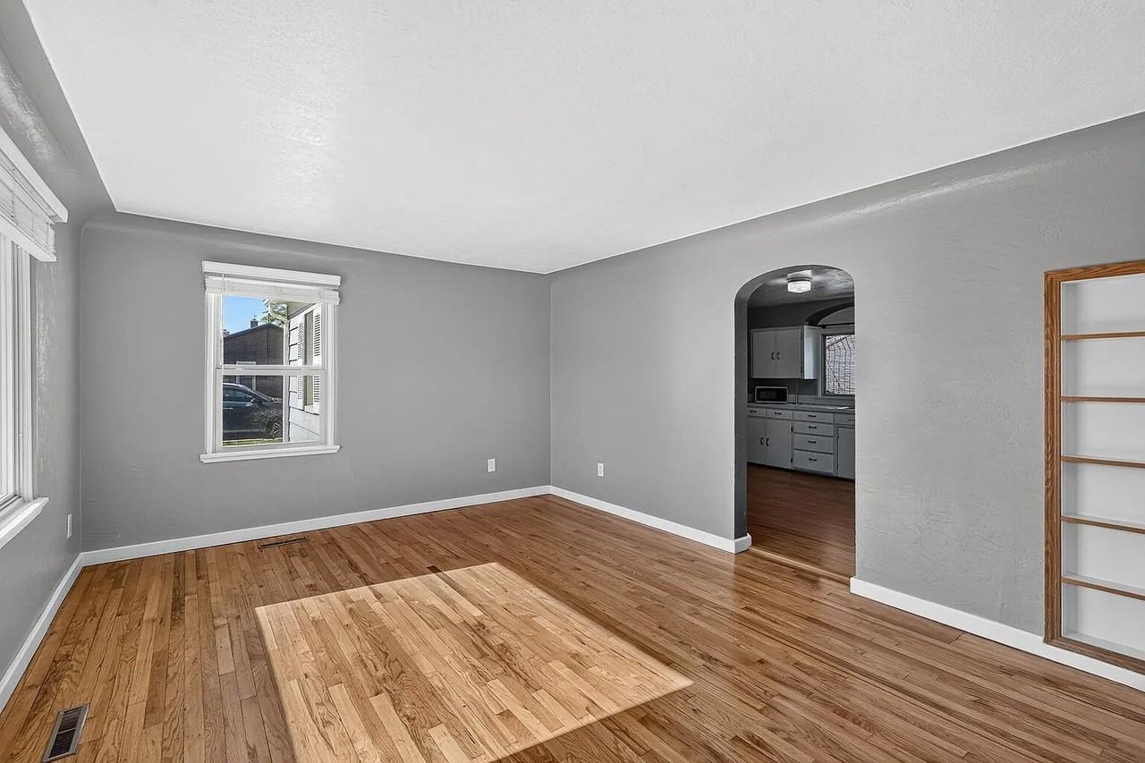 2624 College Ave - Photo 4 of 15