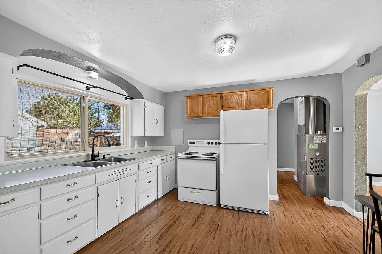 2624 College Ave - Photo 6 of 15