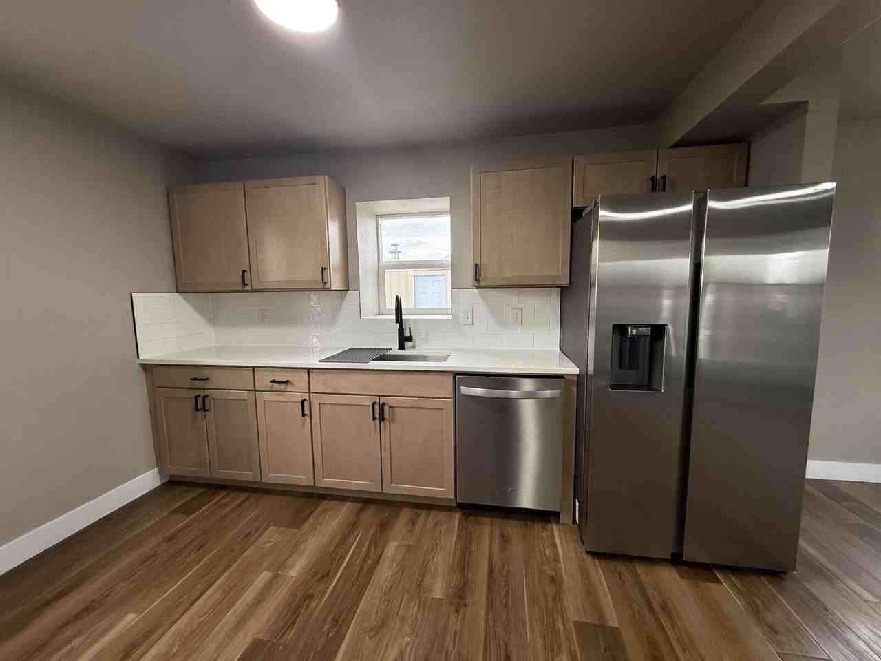 120 N Avenue C4 - Photo 5 of 23