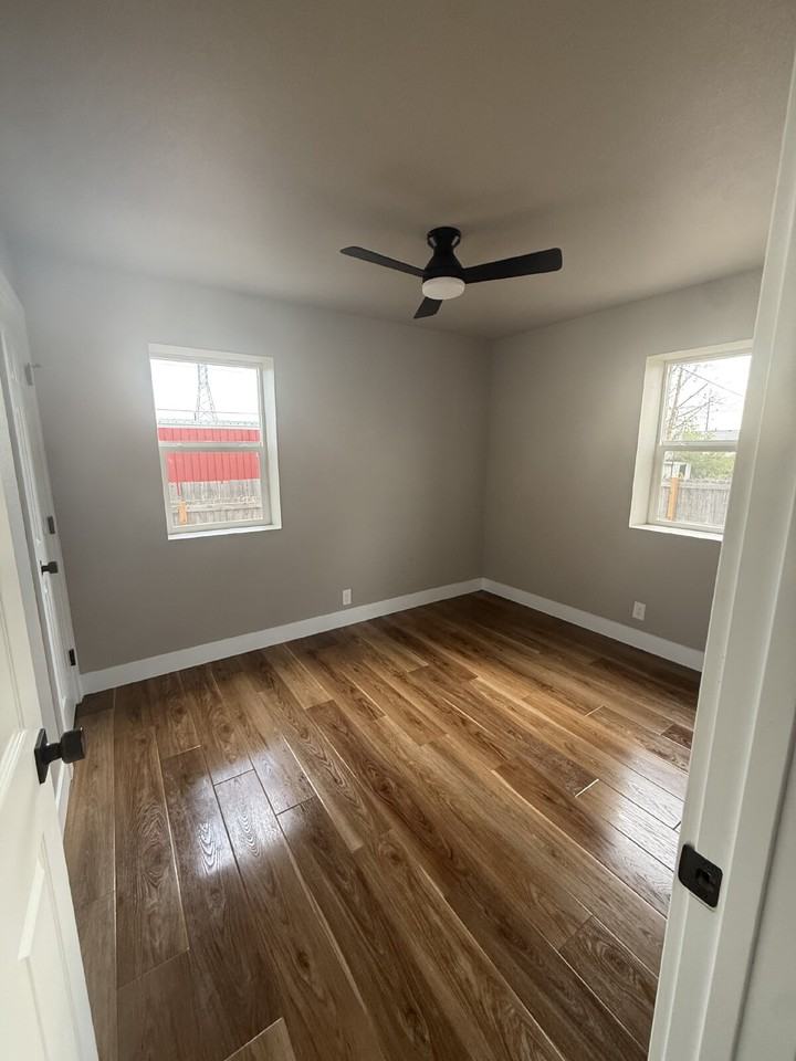 120 N Avenue C4 - Photo 7 of 23
