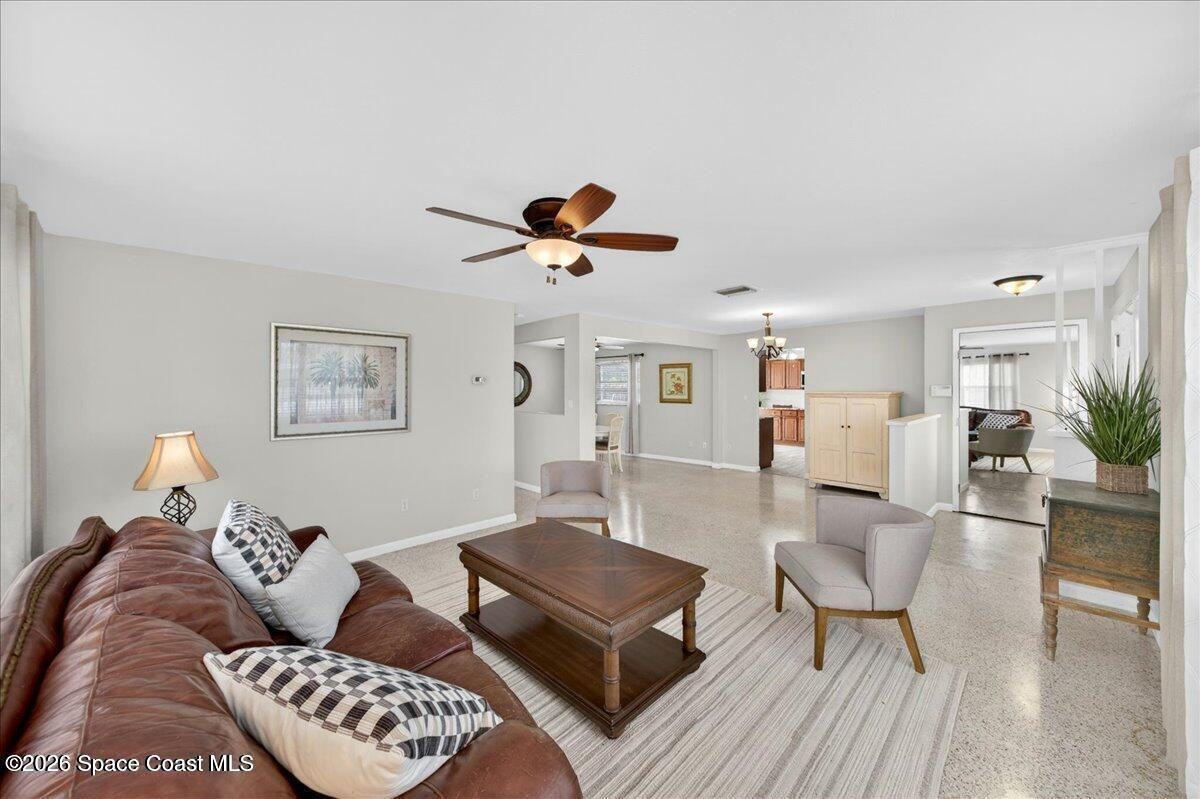 545 S Courtenay Pkwy - Photo 4 of 31