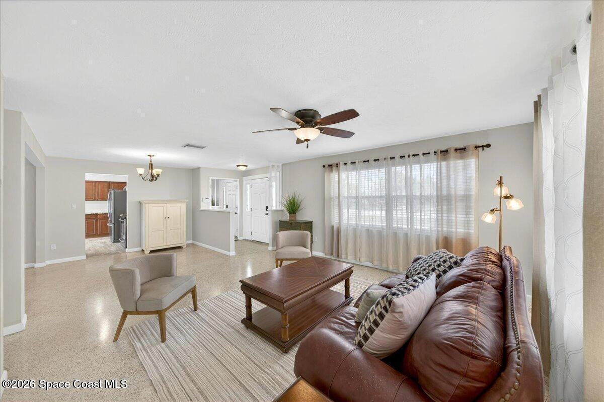 545 S Courtenay Pkwy - Photo 5 of 31