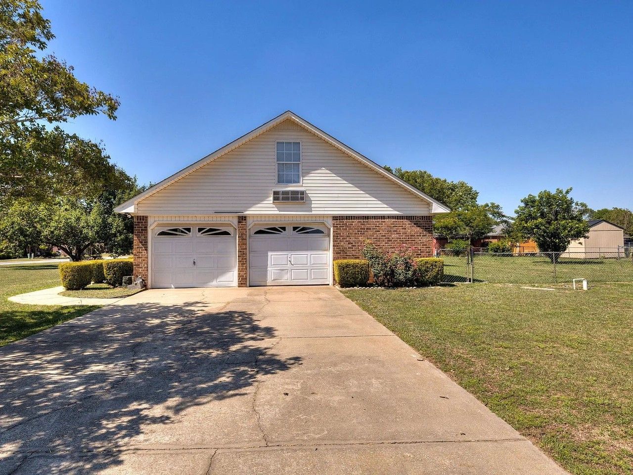 2605 Nicholson Dr - Photo 3 of 34