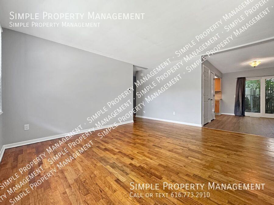 1722 Diamond Ave Ne - Photo 2 of 14