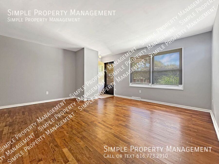 1722 Diamond Ave Ne - Photo 3 of 14
