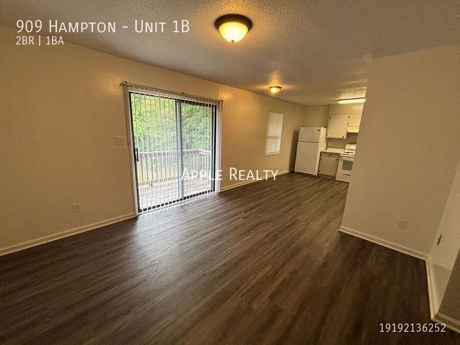 909 Hampton St #1B - Photo 3 of 11