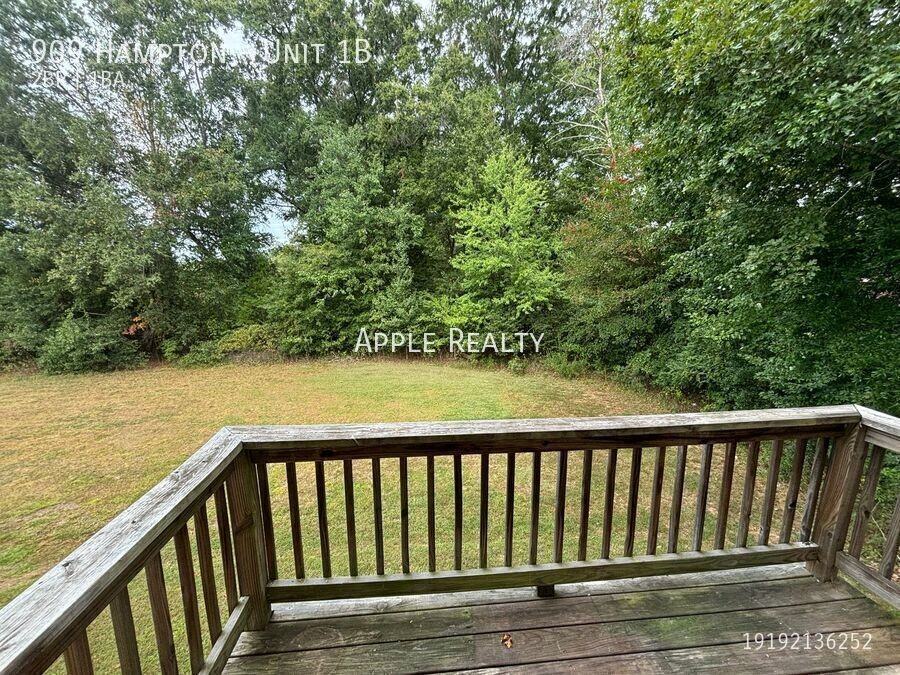 909 Hampton St #1B - Photo 5 of 11