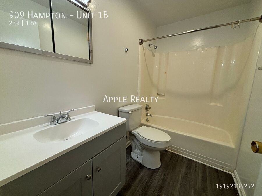 909 Hampton St #1B - Photo 7 of 11