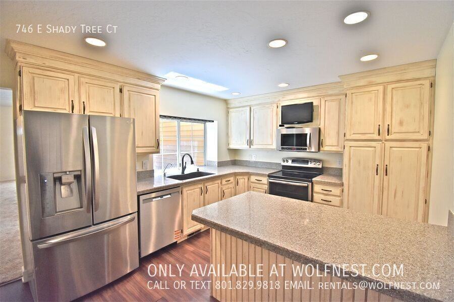 746 E Shady Tree Ct - Photo 7 of 34