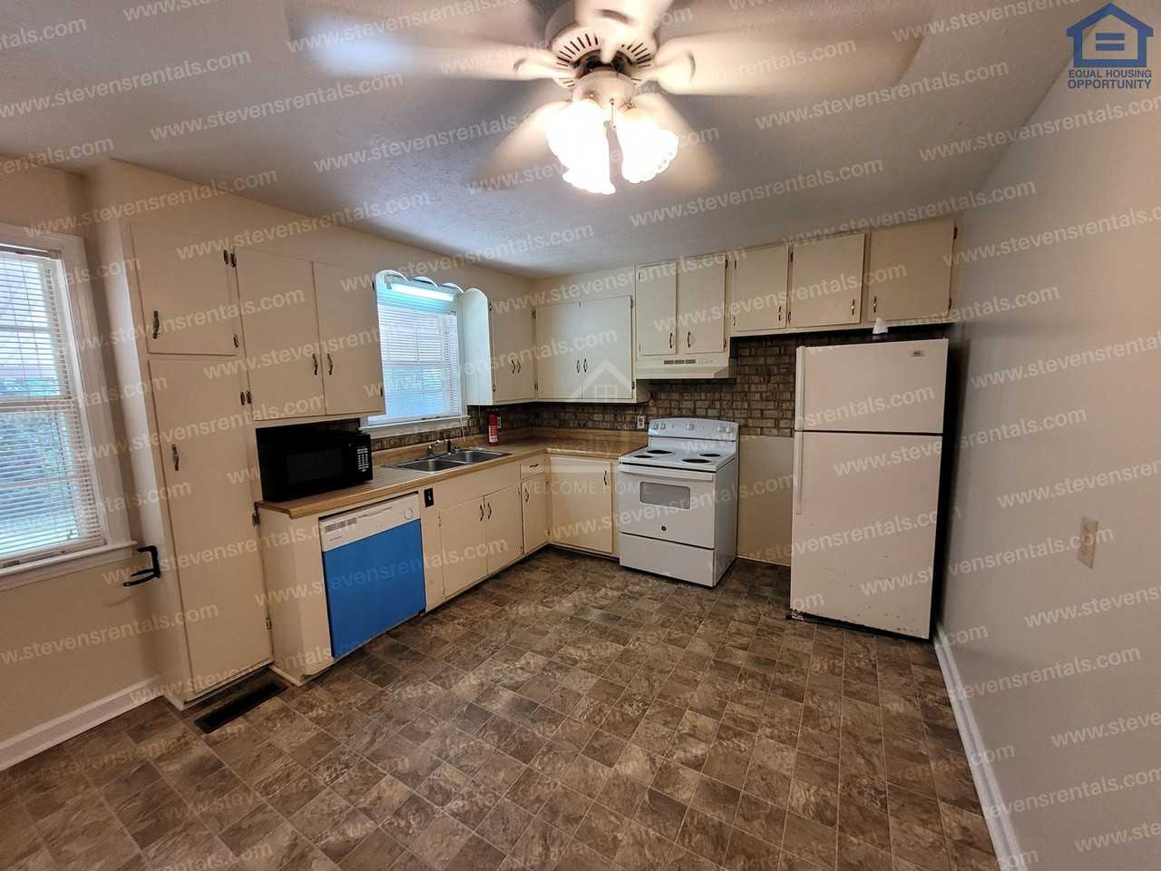 205 E 13th St #A - Photo 7 of 12